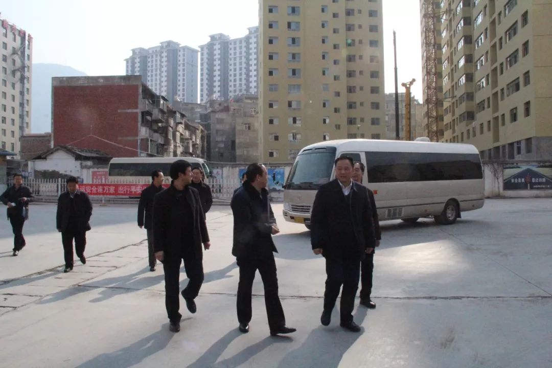 隴南市委常委、常務副市長張慶宏、副市長徐世林、市人大副主任陳榮等一行深入隴運集團公司武都汽車站開展春節(jié)前走訪慰問活動