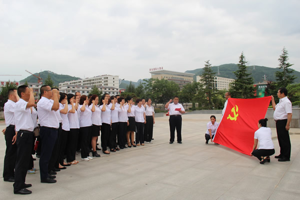 隴運(yùn)集團(tuán)公司黨委開展慶祝建黨97周年“緬懷先烈，砥礪奮進(jìn)”主題黨日活動(dòng)