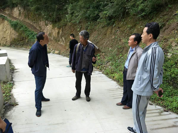 隴運集團公司黨委書記、董事長李寅祥同志深入琵琶鎮(zhèn)寧強村開展幫扶工作