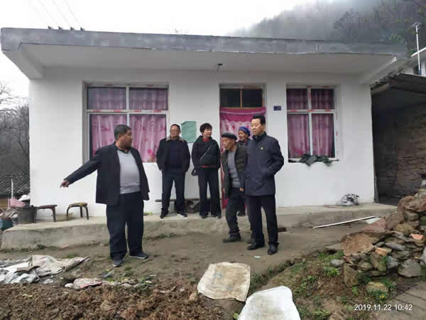 隴運(yùn)集團(tuán)公司開(kāi)展“解難題、辦實(shí)事、送溫暖”主題黨日活動(dòng)